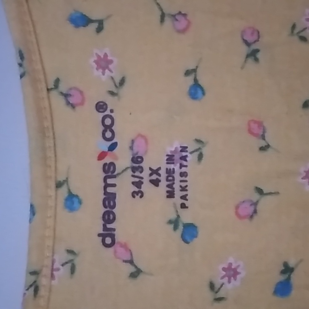 Dream Co. Ladies 4x nightgown,  Yellow floral print